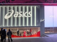 智彩LED顯示屏助力ASICS亞瑟士重慶大融城店“龍”重登場！